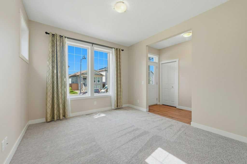 98 Elgin Meadows Circle SE