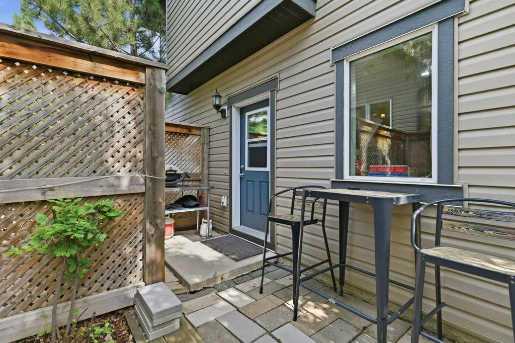 98 Elgin Meadows Circle SE