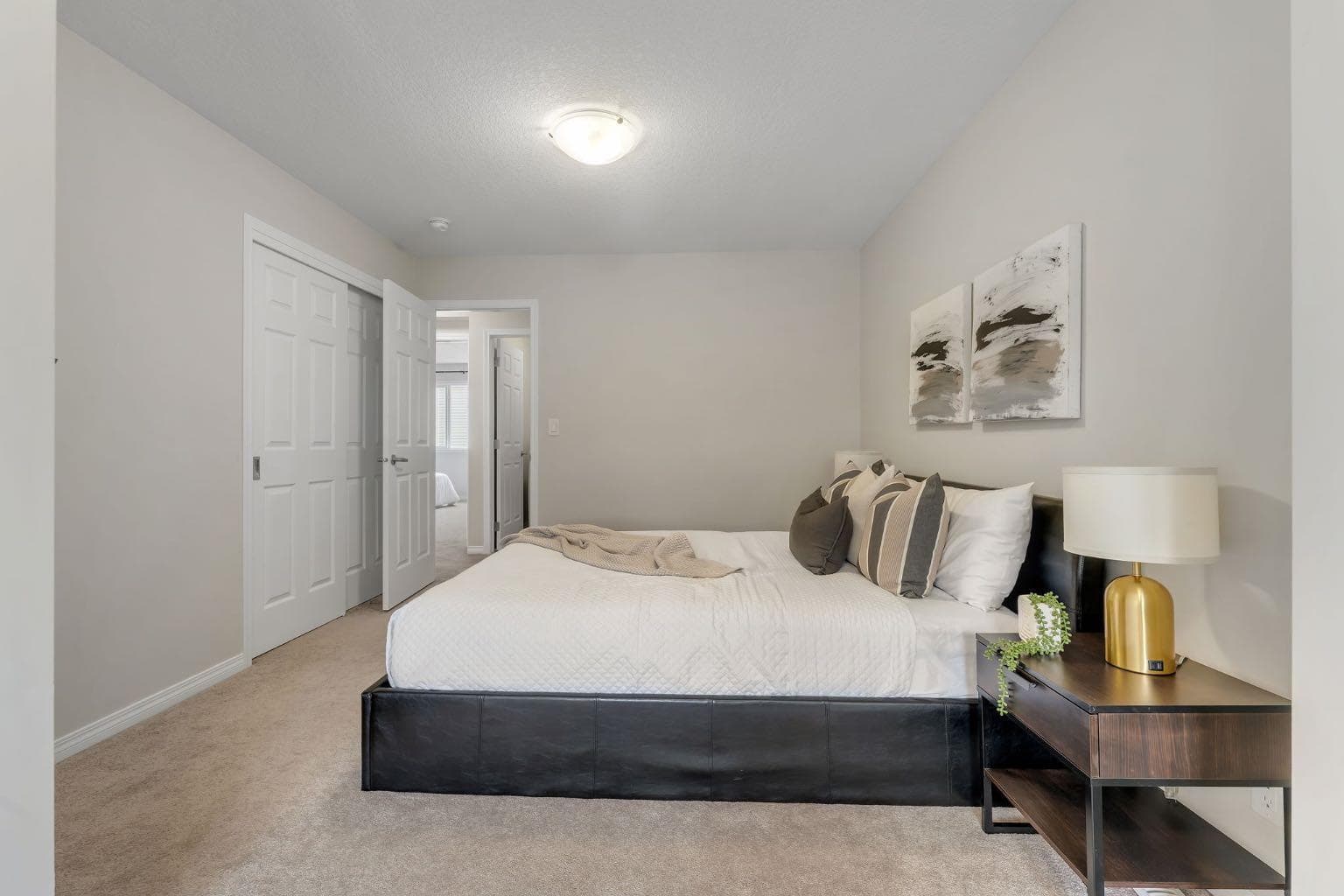 121 Osborne Common SW
