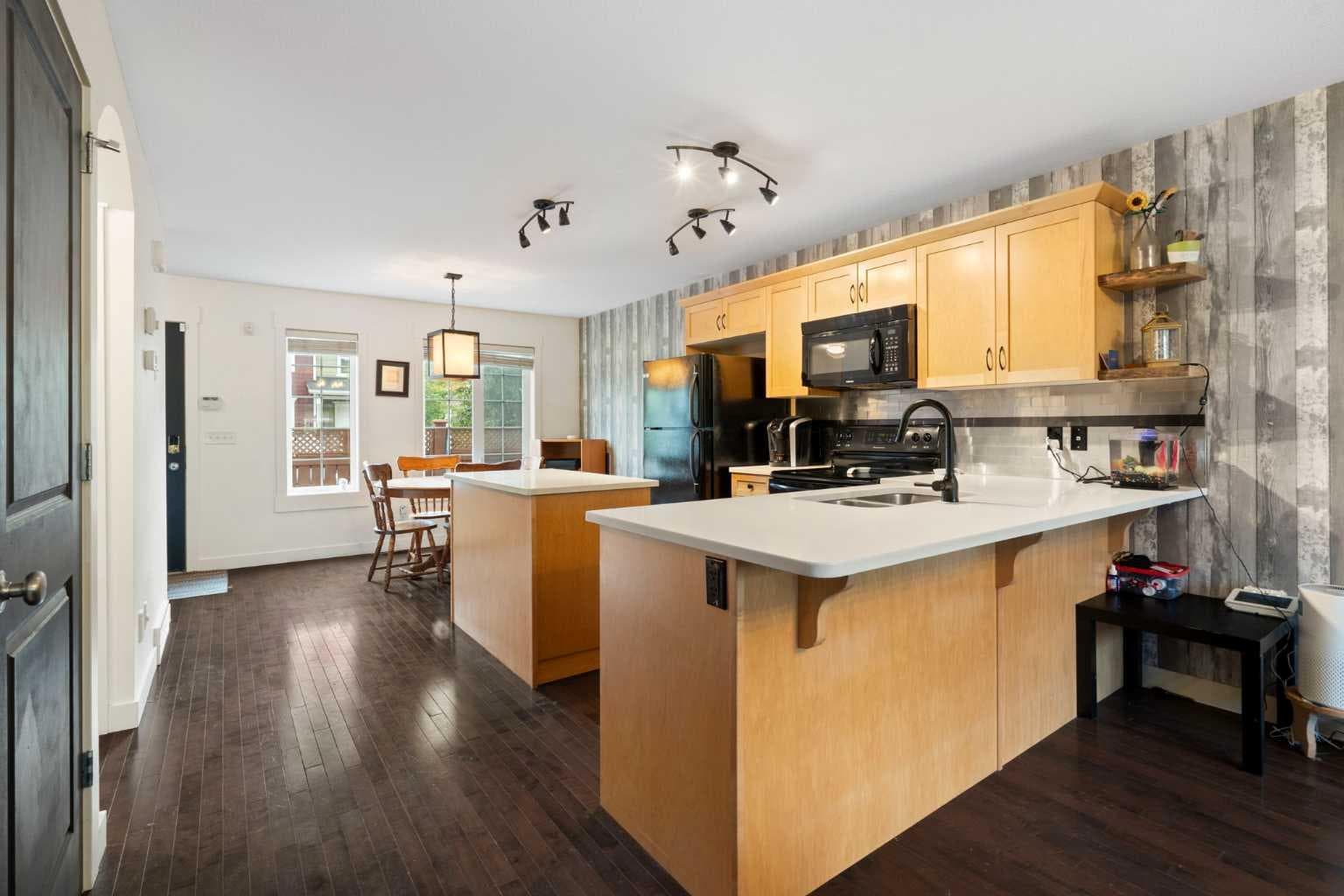 153 Rainbow Falls Manor W