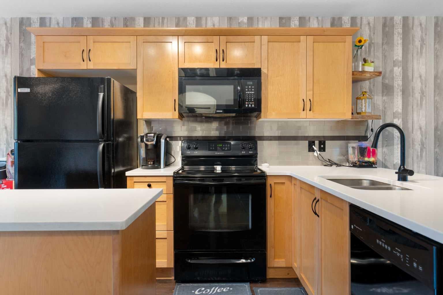 153 Rainbow Falls Manor W