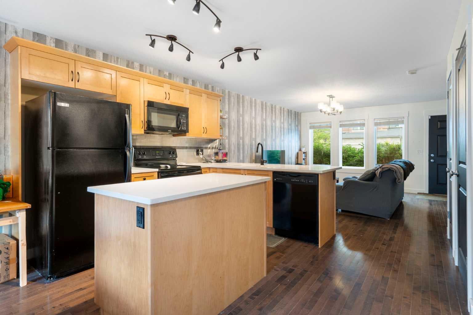 153 Rainbow Falls Manor W