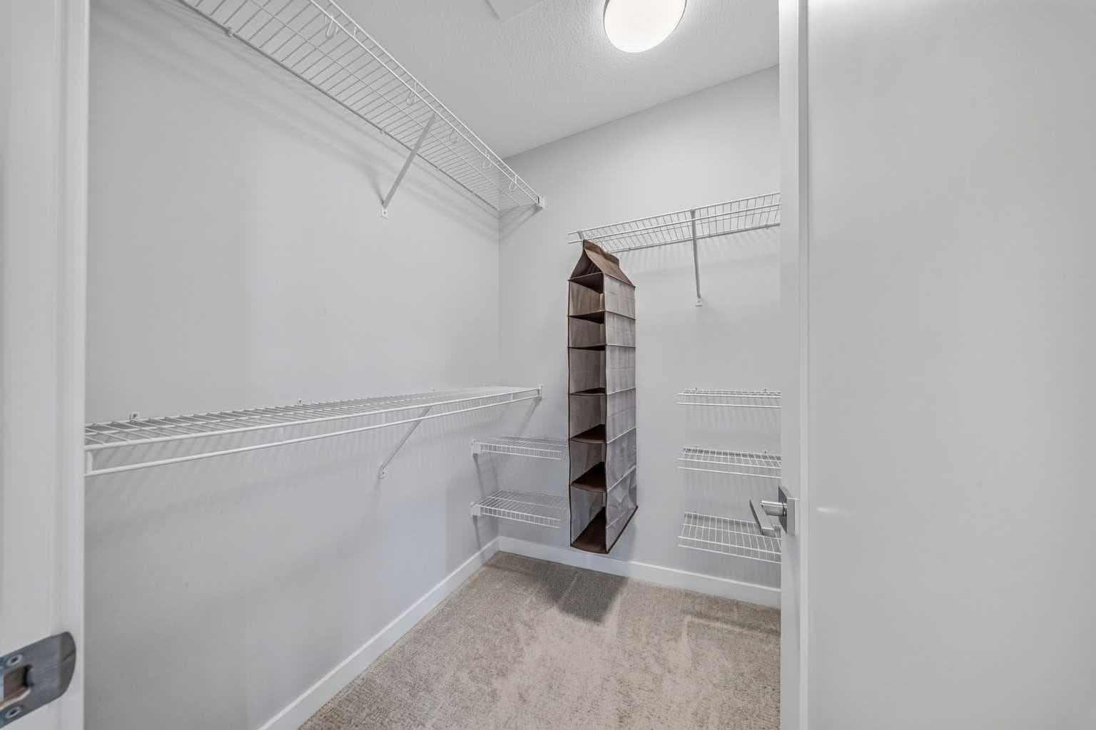 1044 West Lakeview Drive 