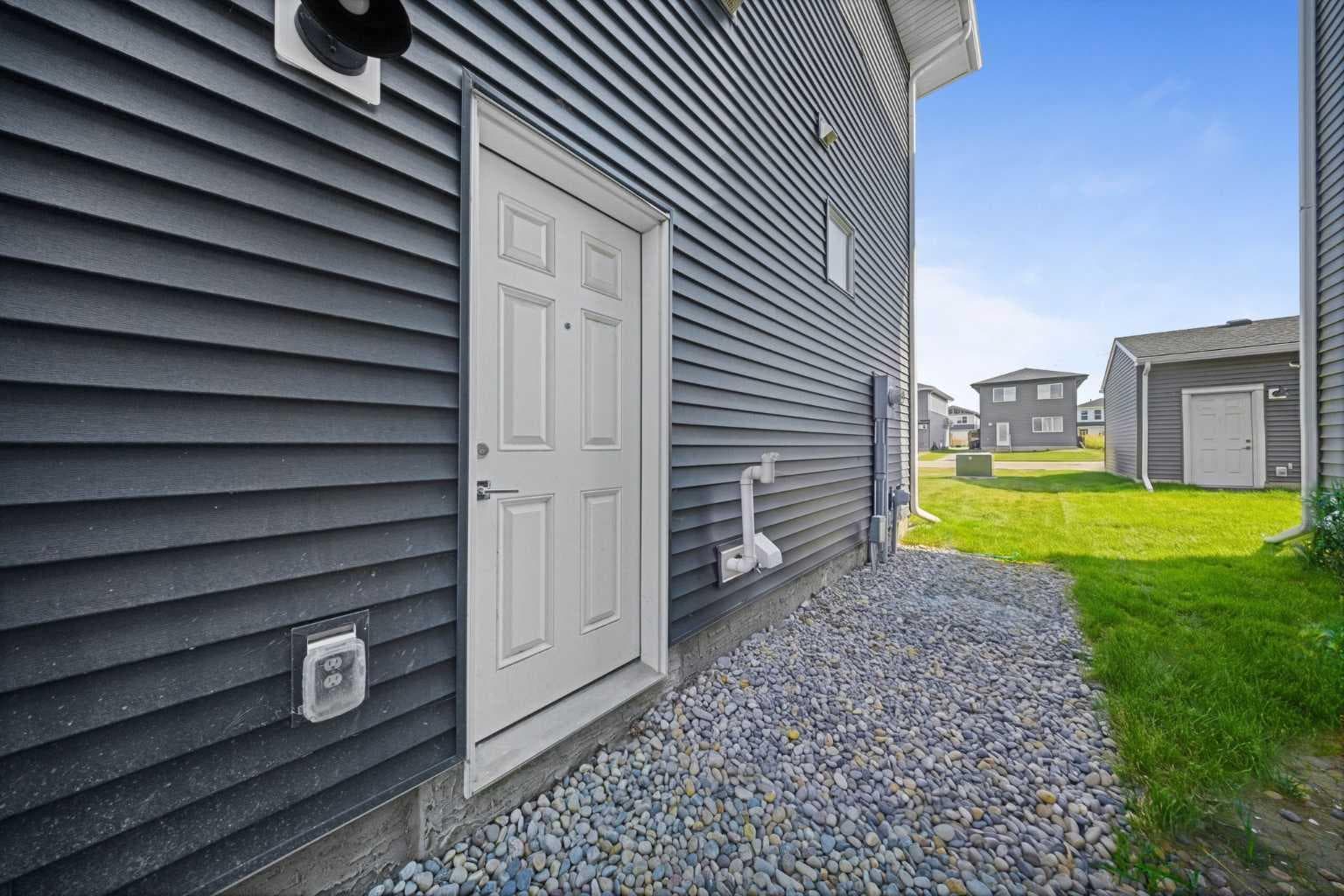 1044 West Lakeview Drive 