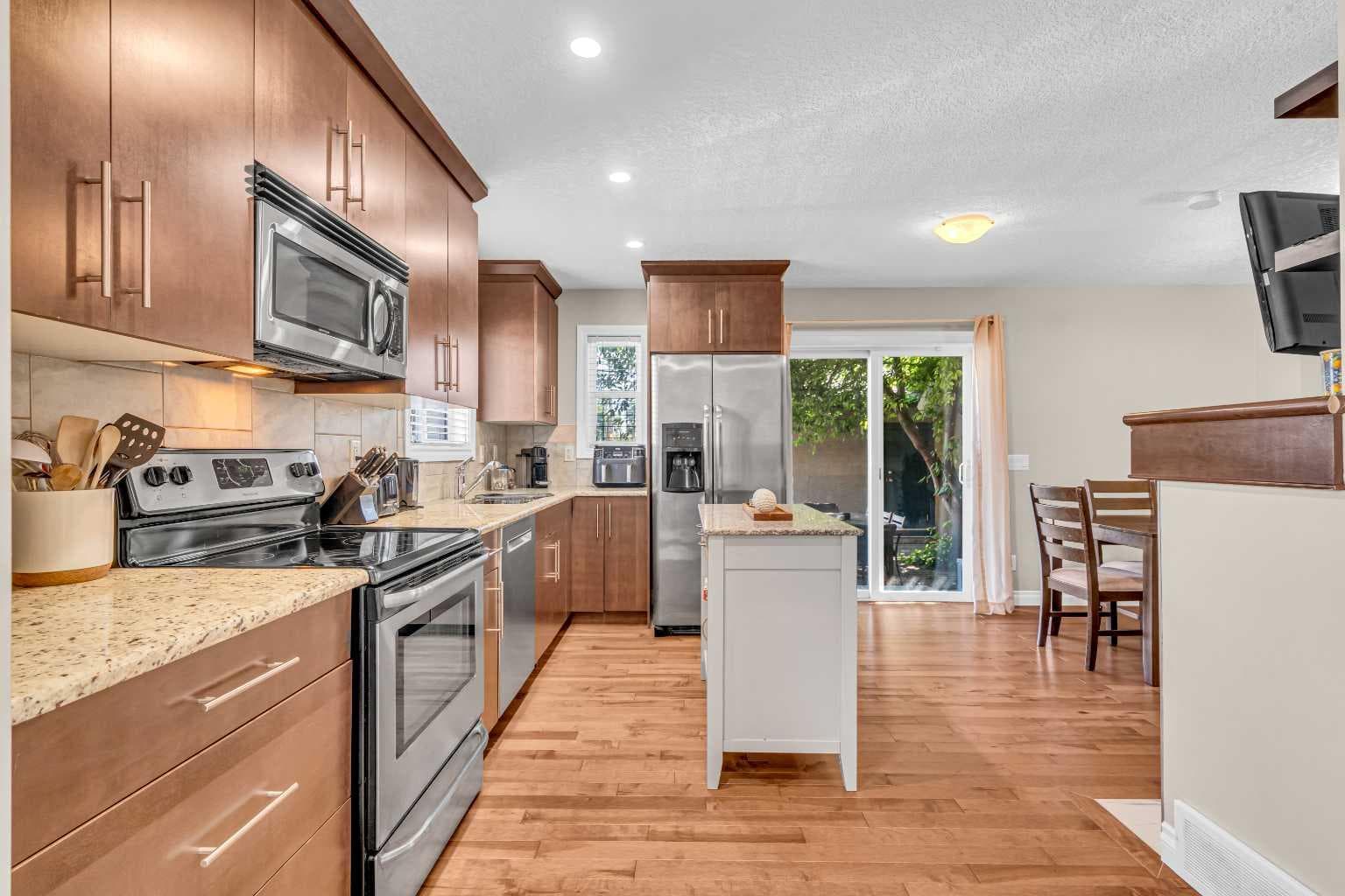 2, 821 Mcdougall Road NE