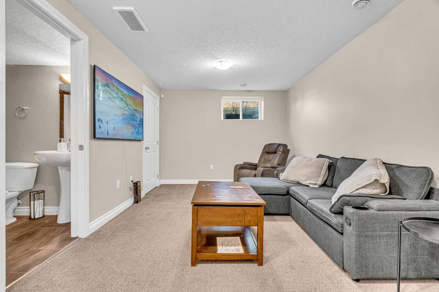 2, 821 Mcdougall Road NE