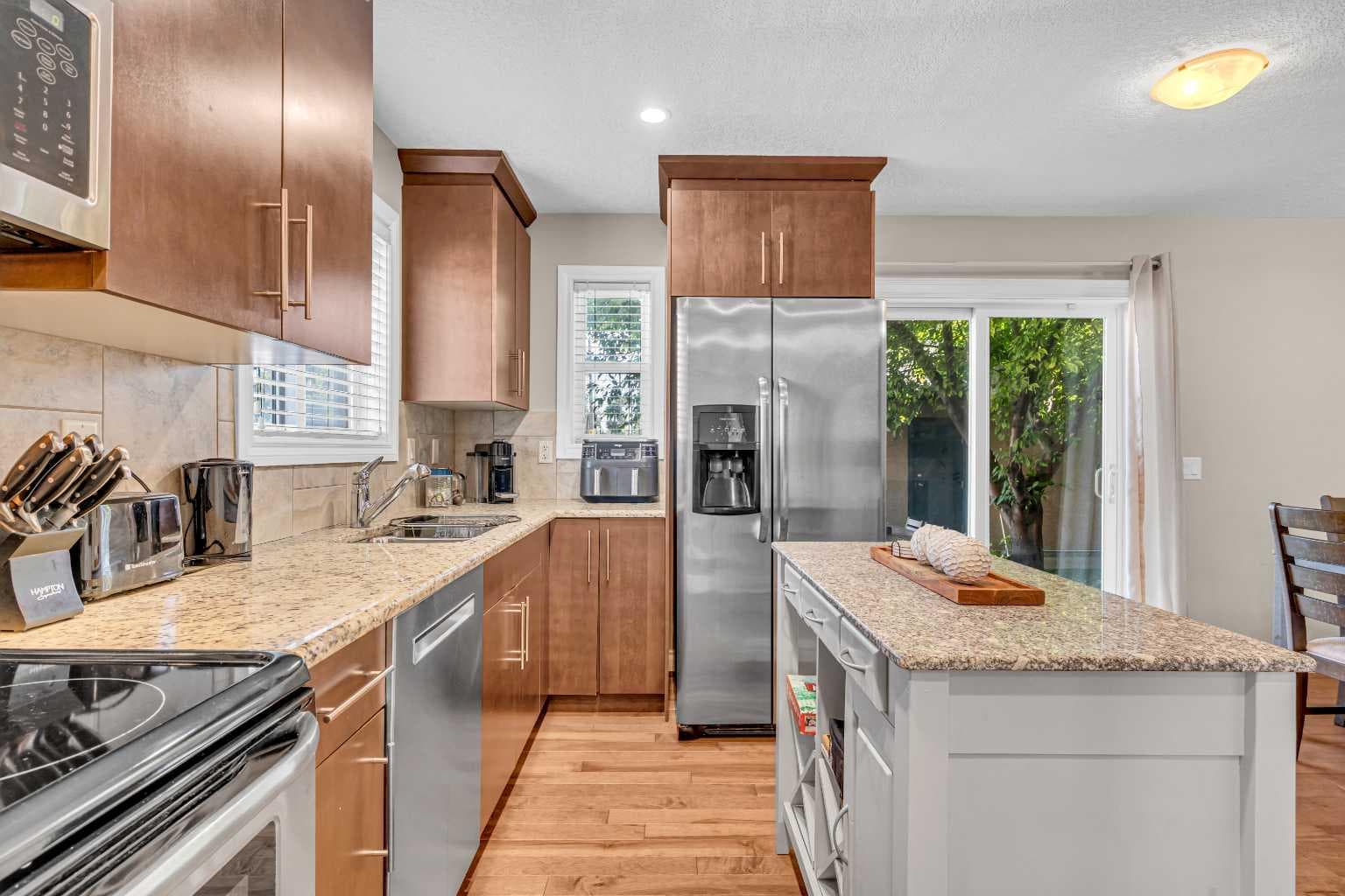 2, 821 Mcdougall Road NE