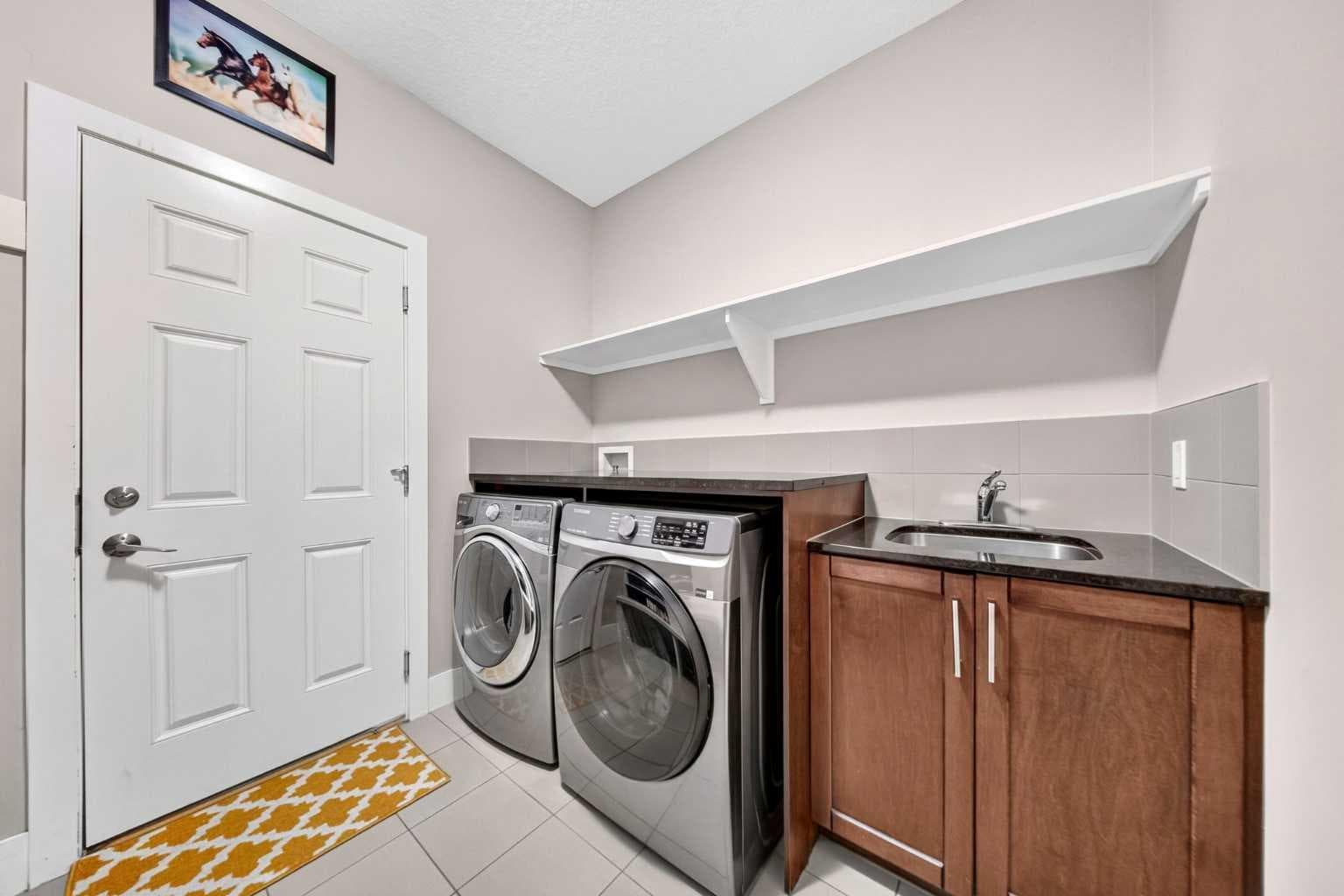 160 Kinniburgh Circle 