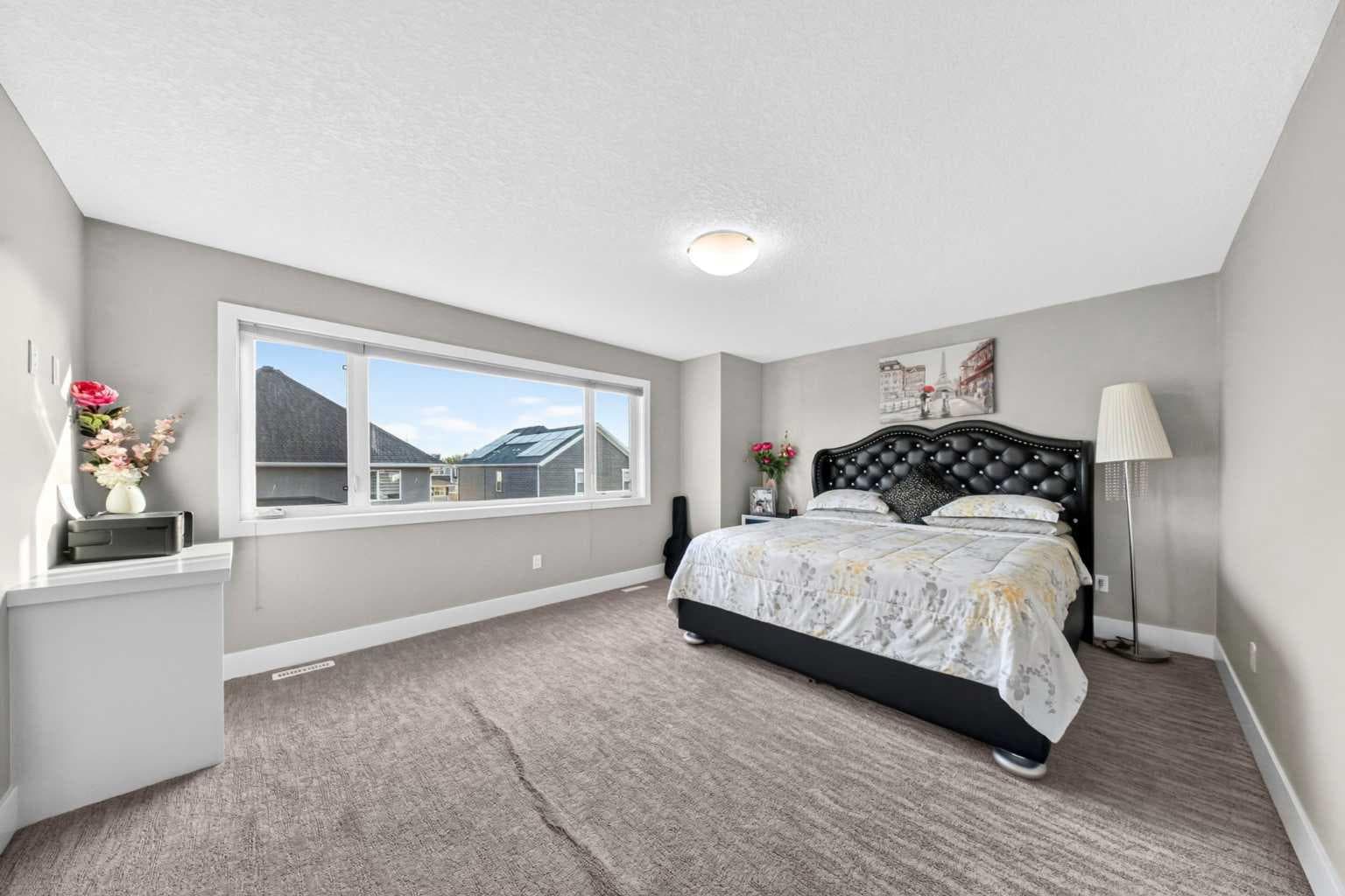 160 Kinniburgh Circle 
