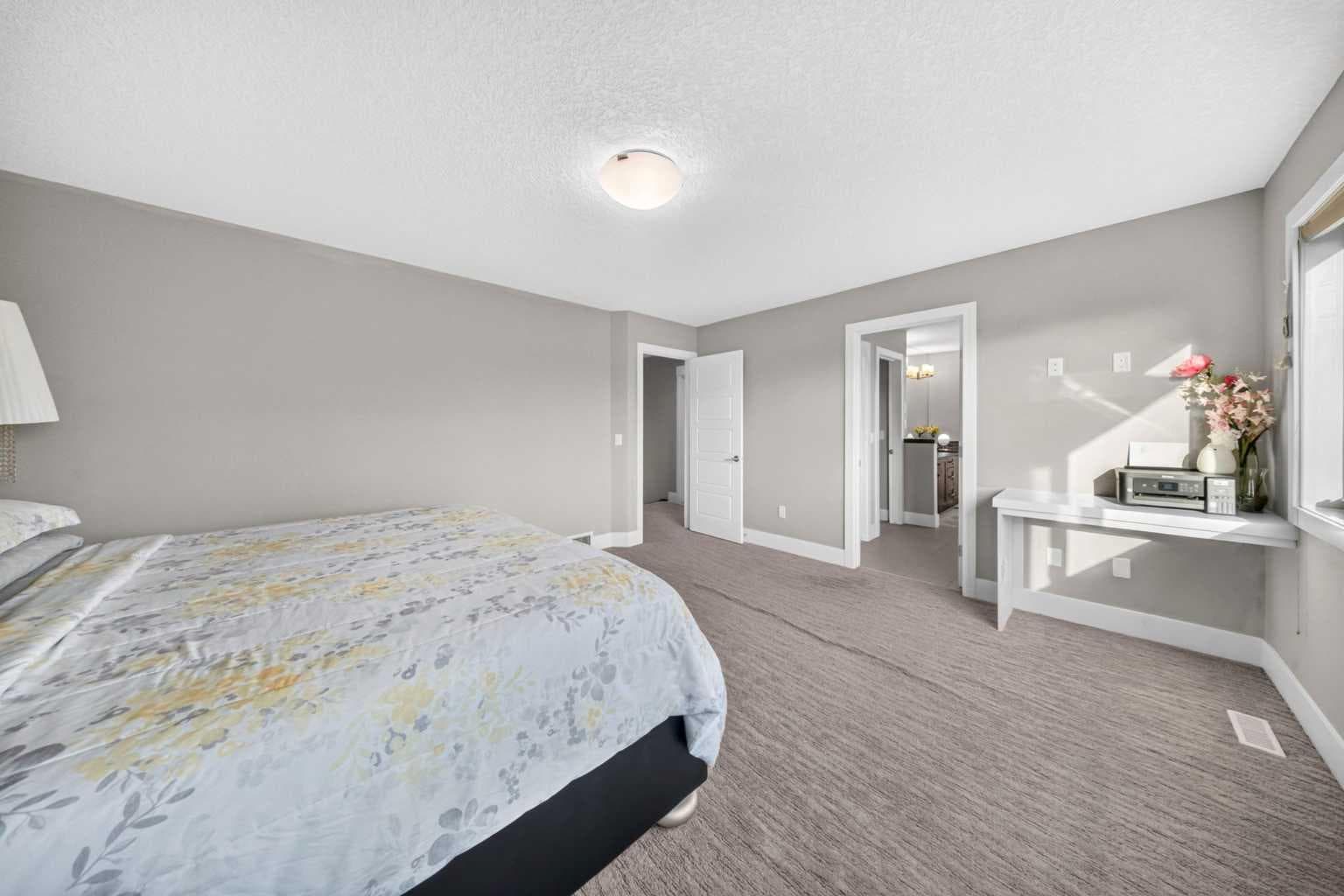 160 Kinniburgh Circle 