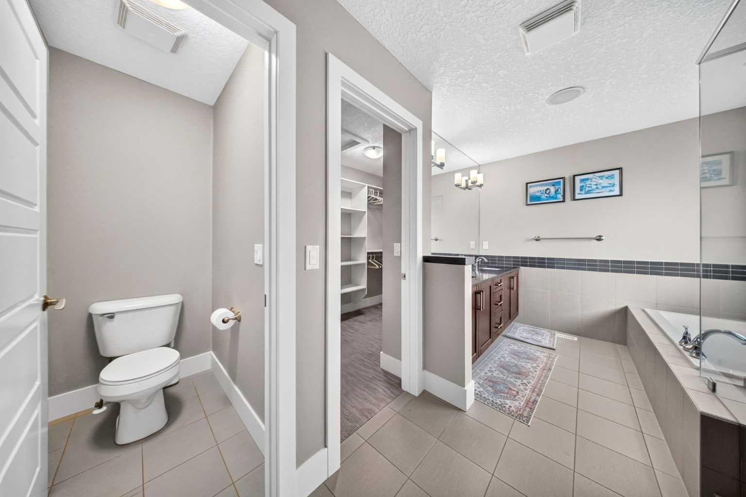 160 Kinniburgh Circle 