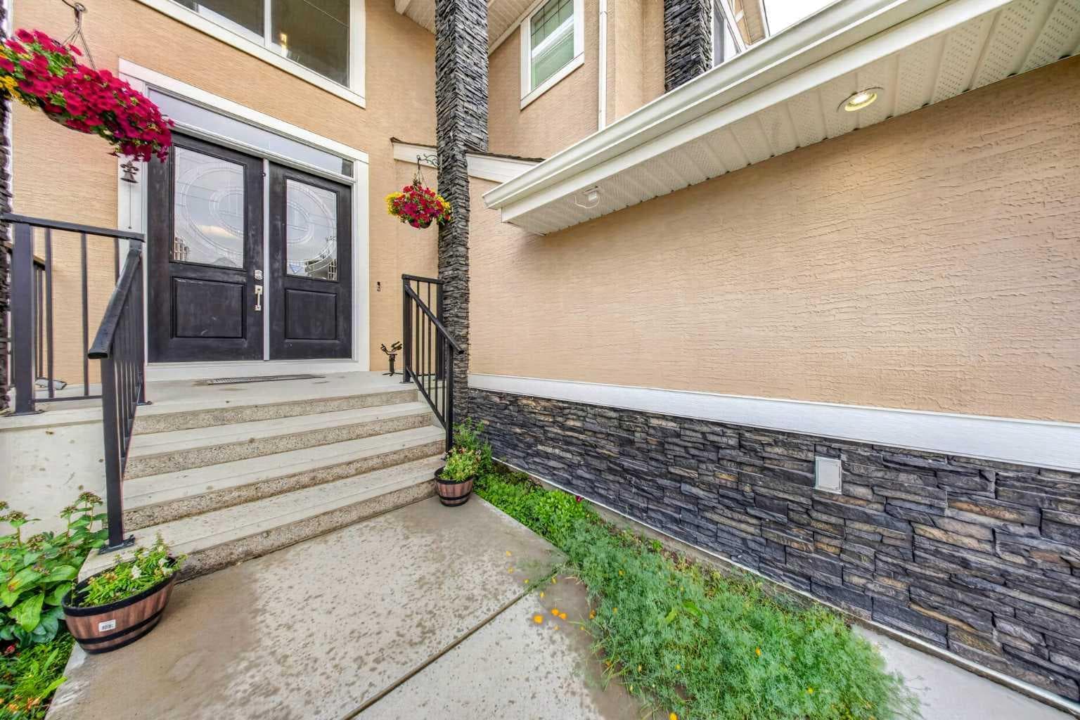 160 Kinniburgh Circle 