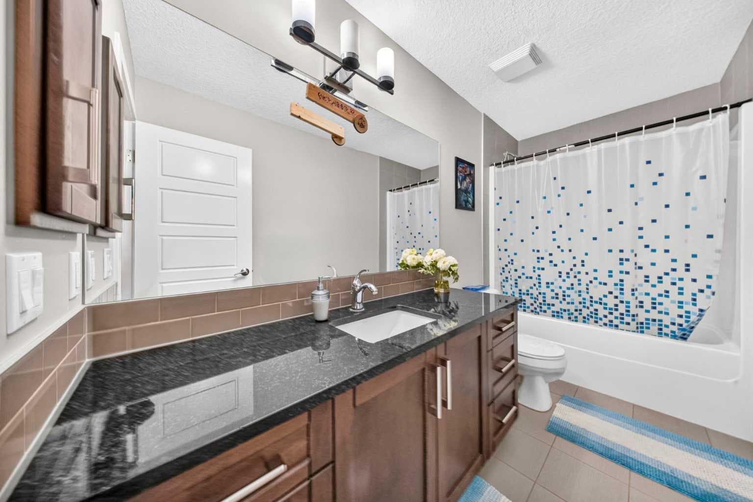 160 Kinniburgh Circle 