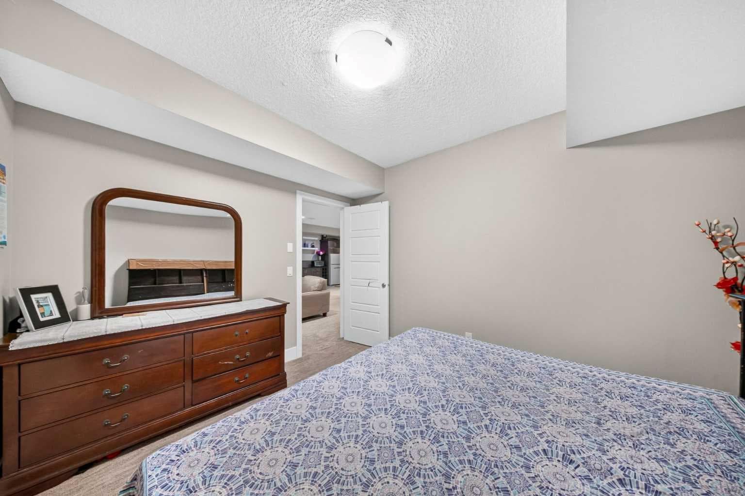 160 Kinniburgh Circle 