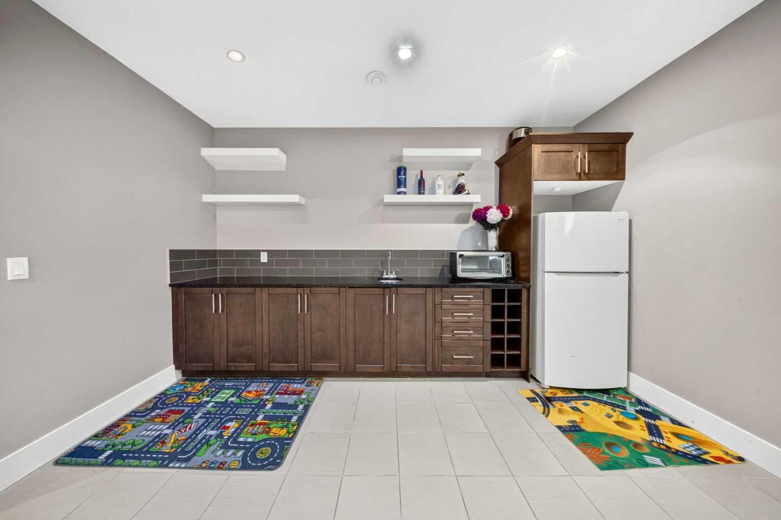 160 Kinniburgh Circle 