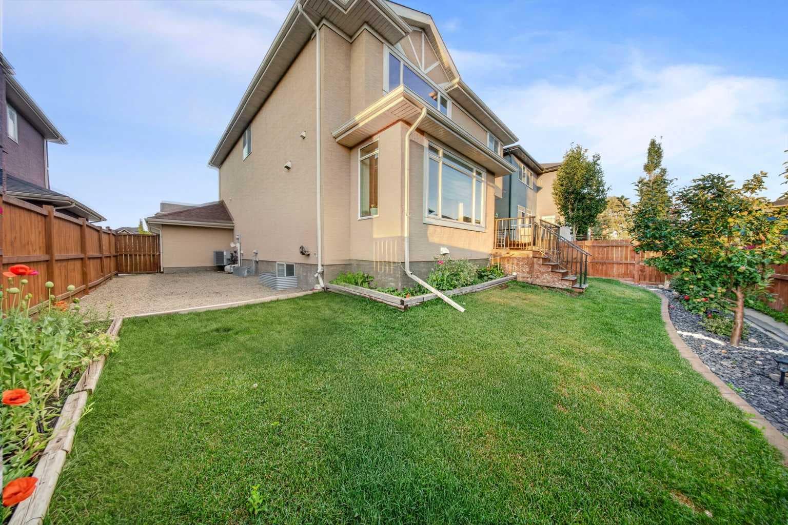160 Kinniburgh Circle 
