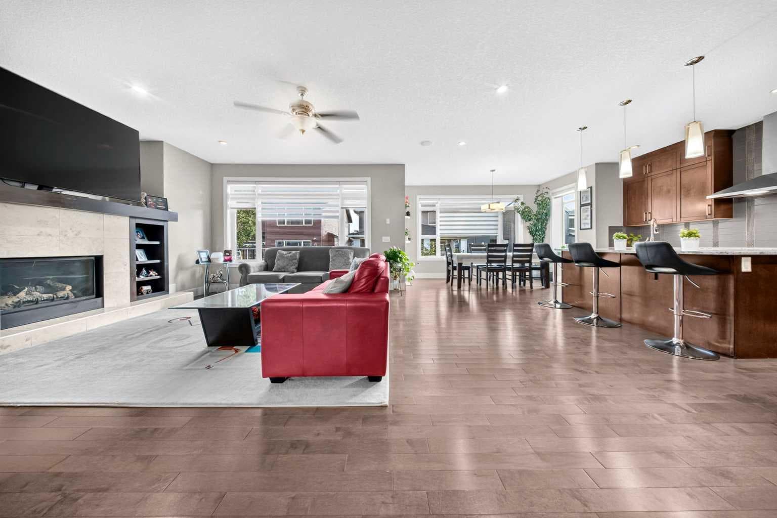 160 Kinniburgh Circle 