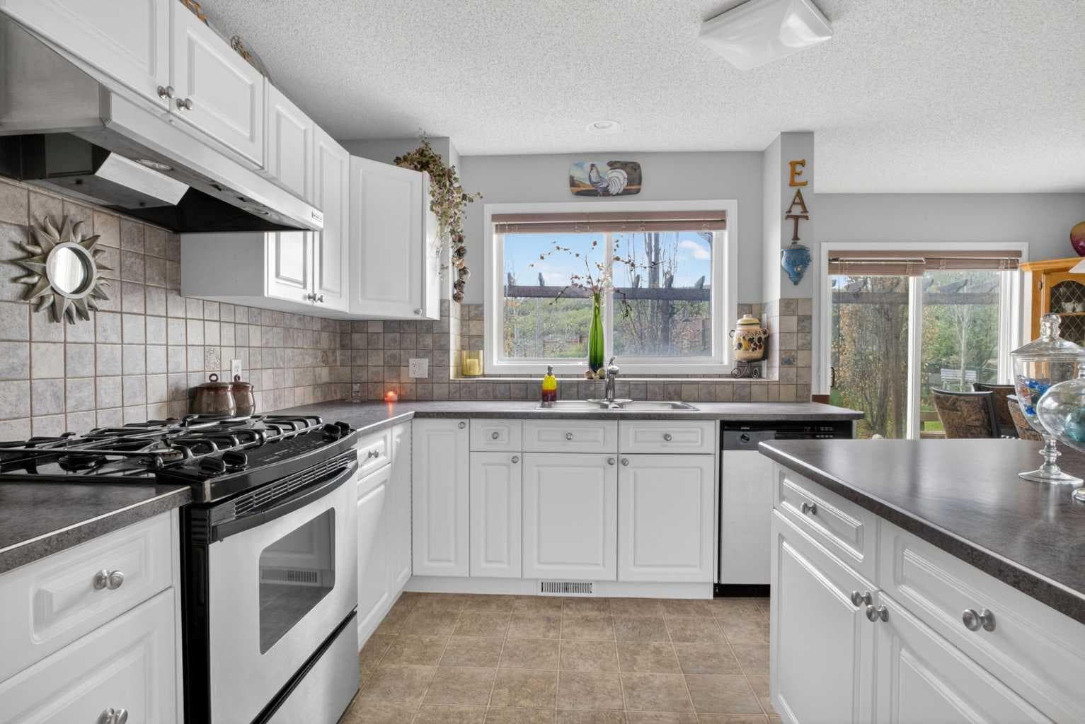 112 Valley Stream Close NW