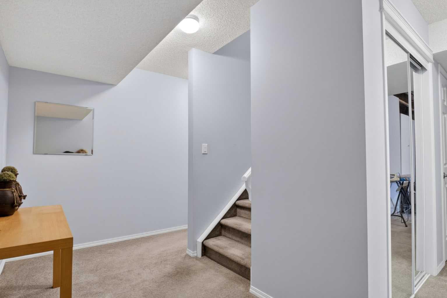 112 Valley Stream Close NW