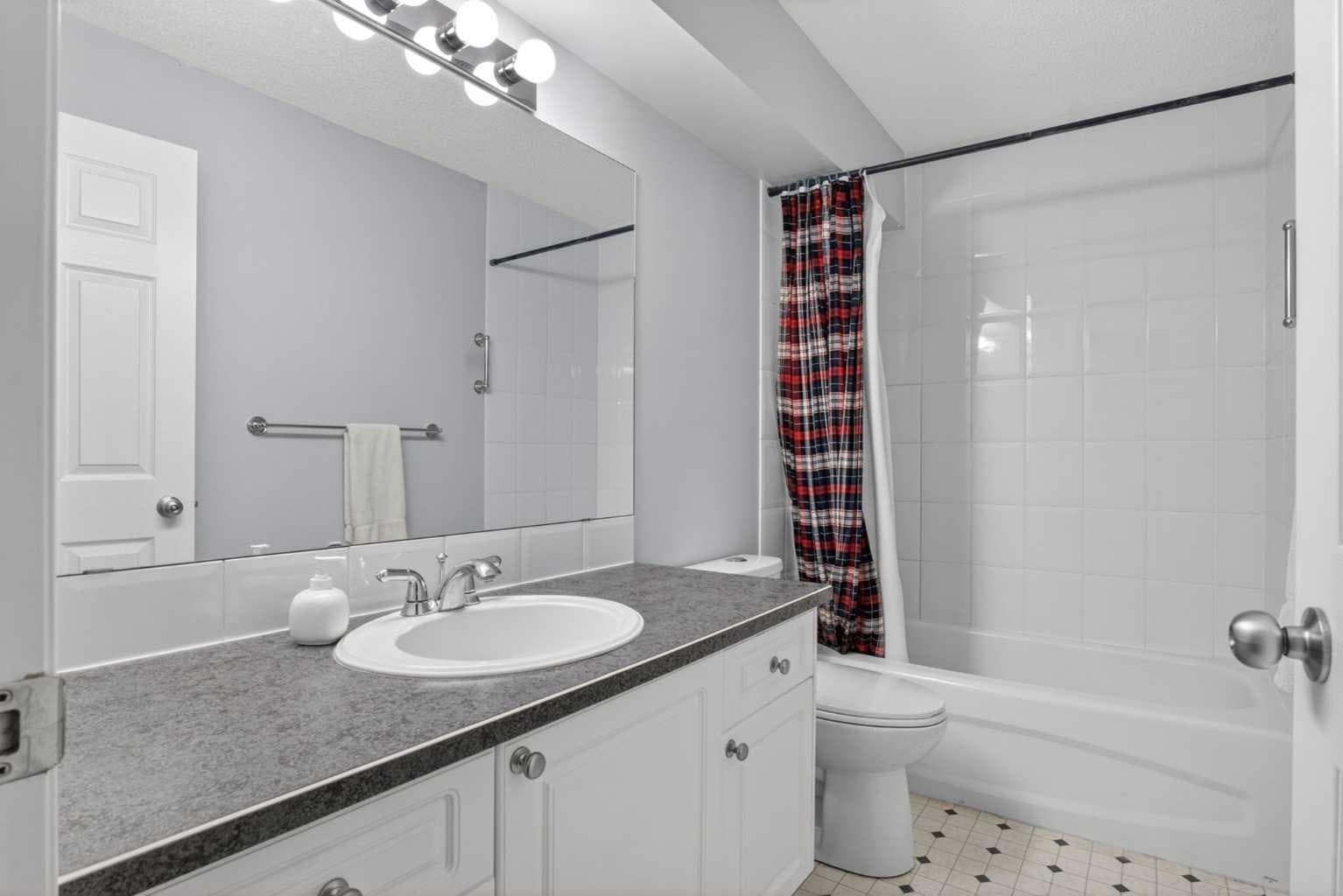 112 Valley Stream Close NW
