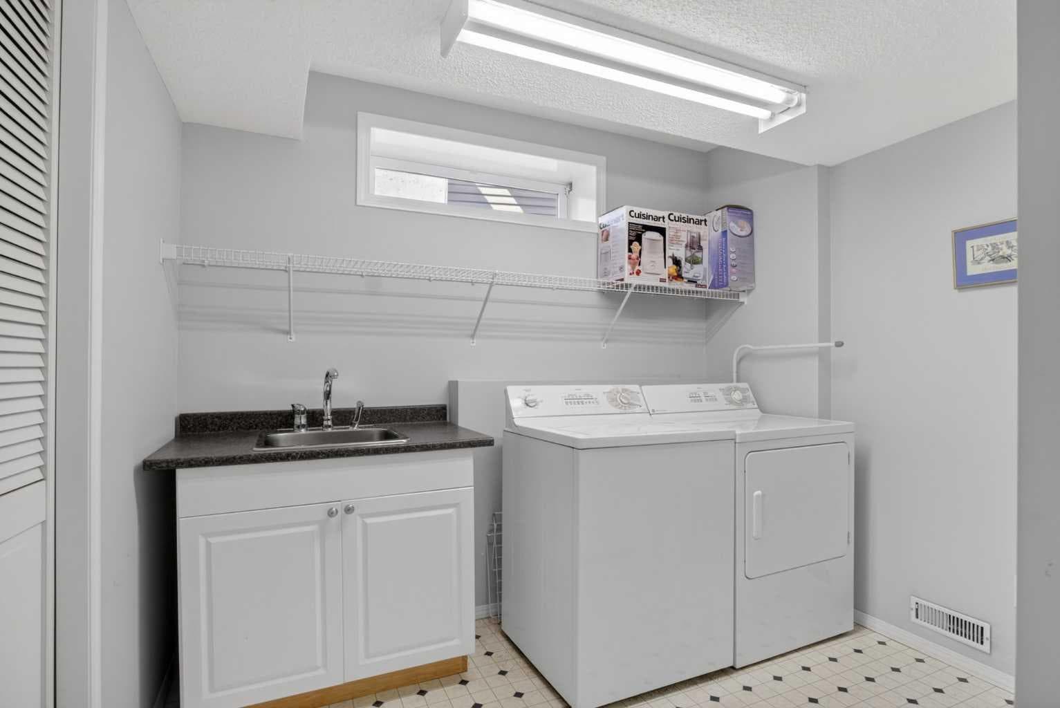 112 Valley Stream Close NW