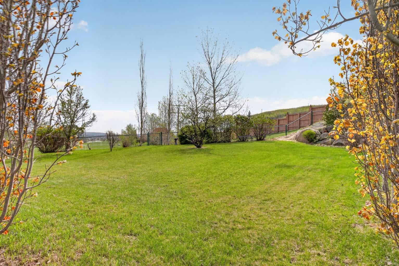 112 Valley Stream Close NW