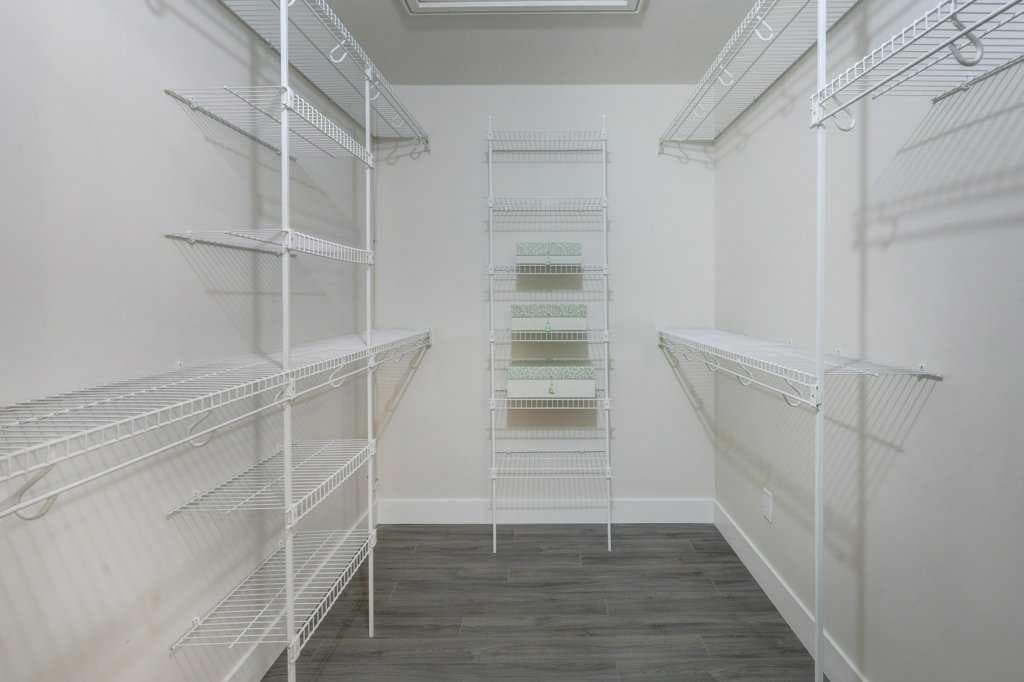 1405, 201 Braeglen Close SW