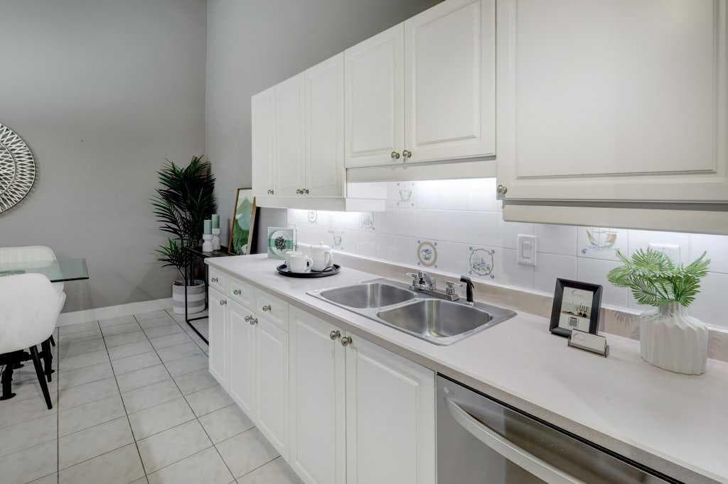 1405, 201 Braeglen Close SW