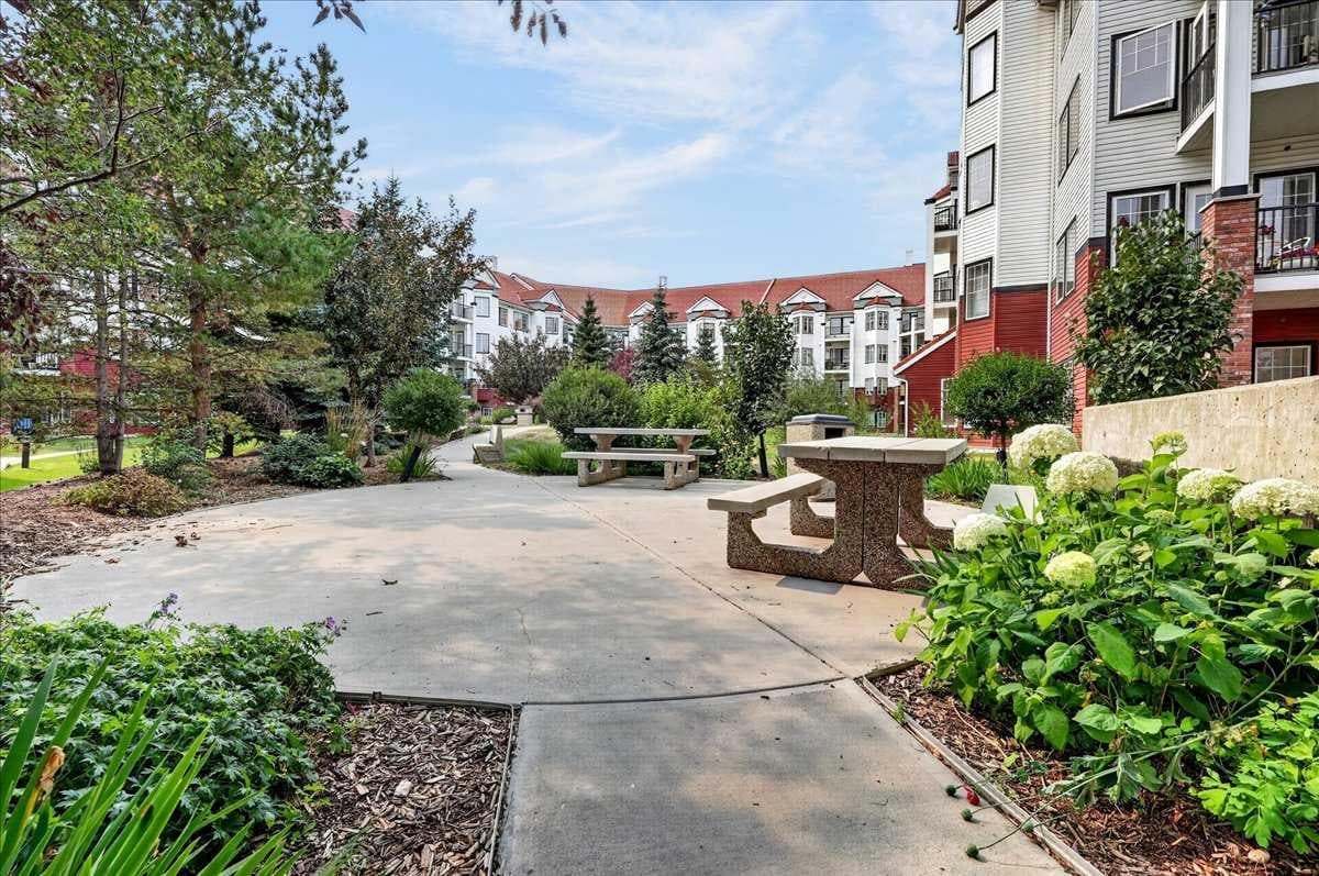 303, 70 Royal Oak Plaza NW