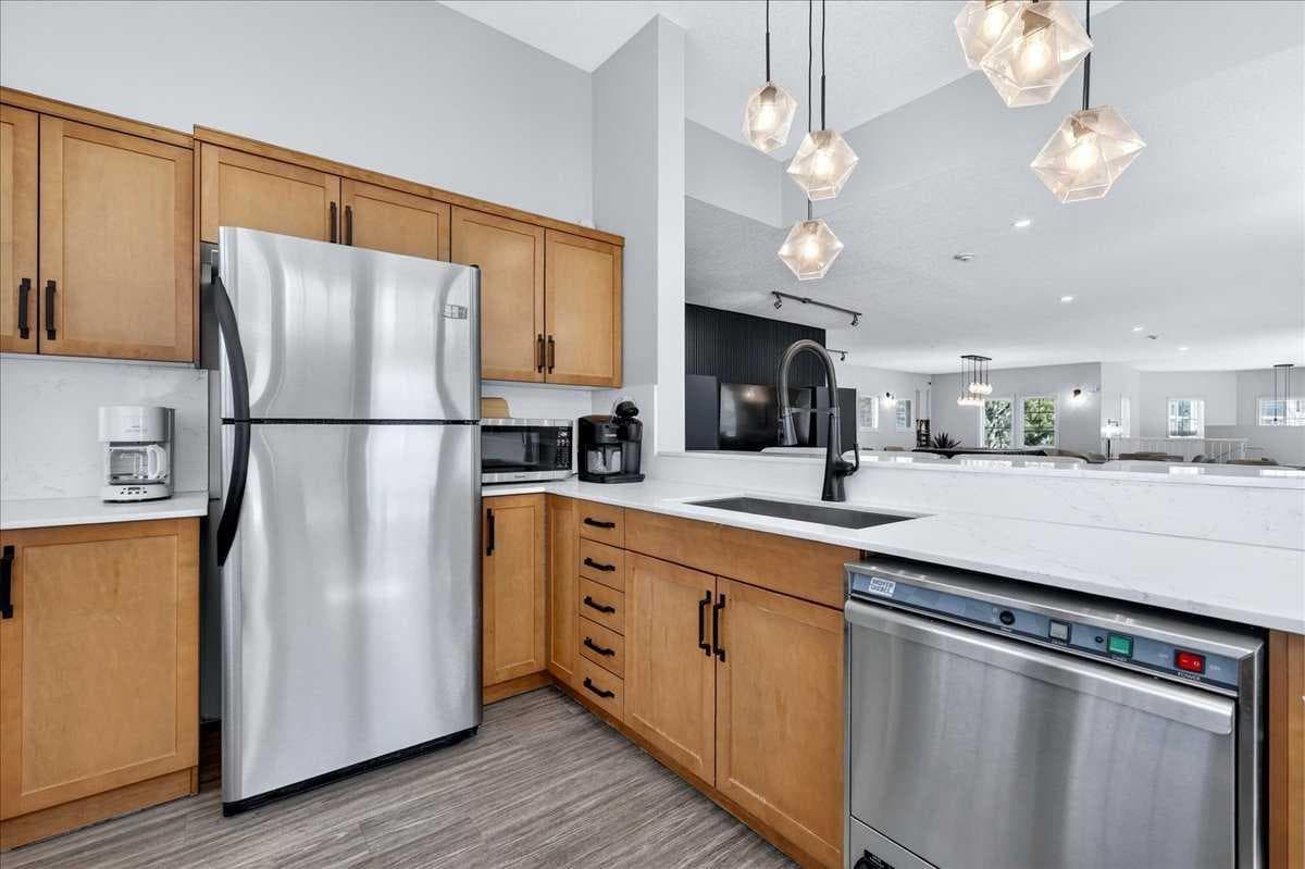 303, 70 Royal Oak Plaza NW