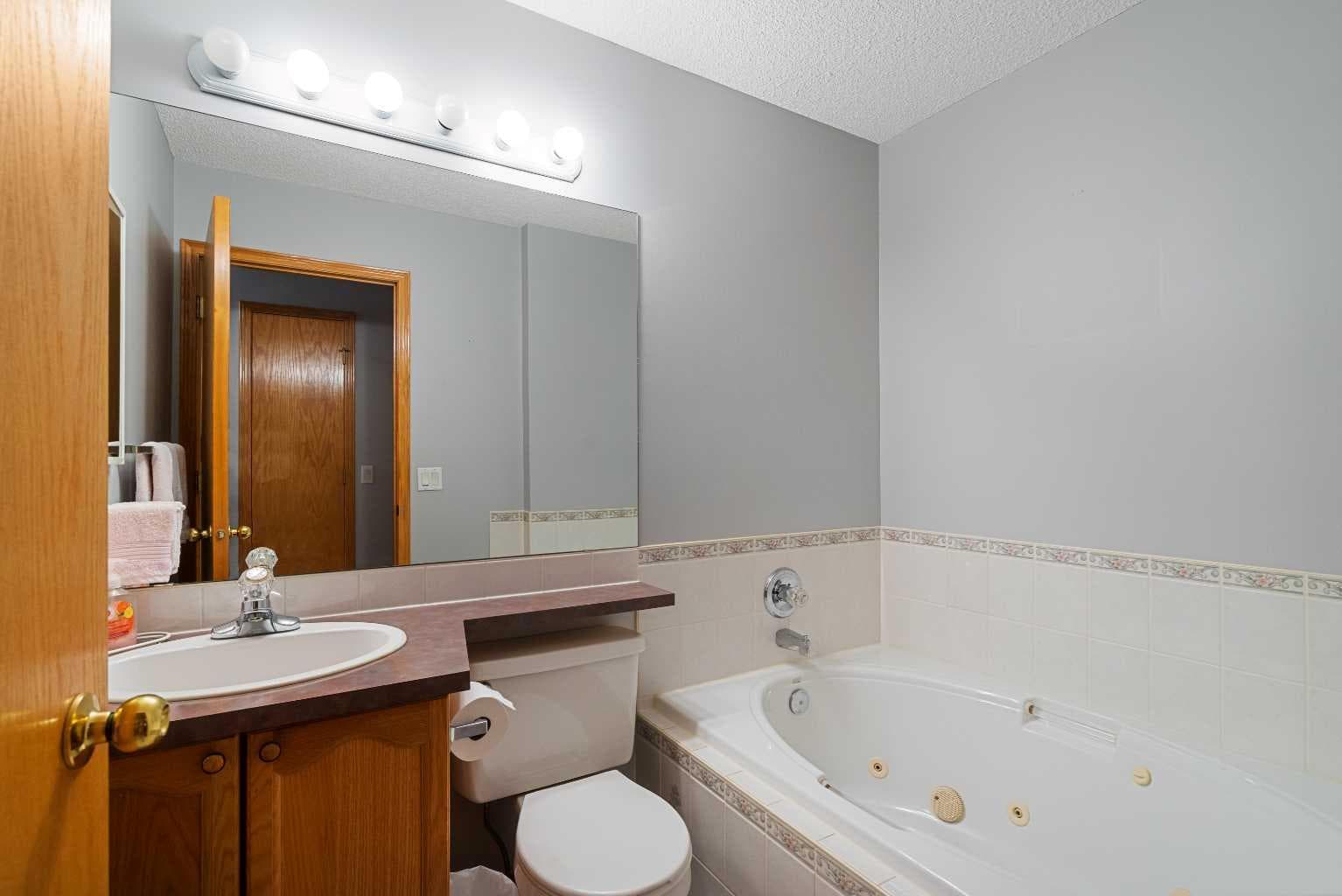 83 Silver Creek Boulevard NW