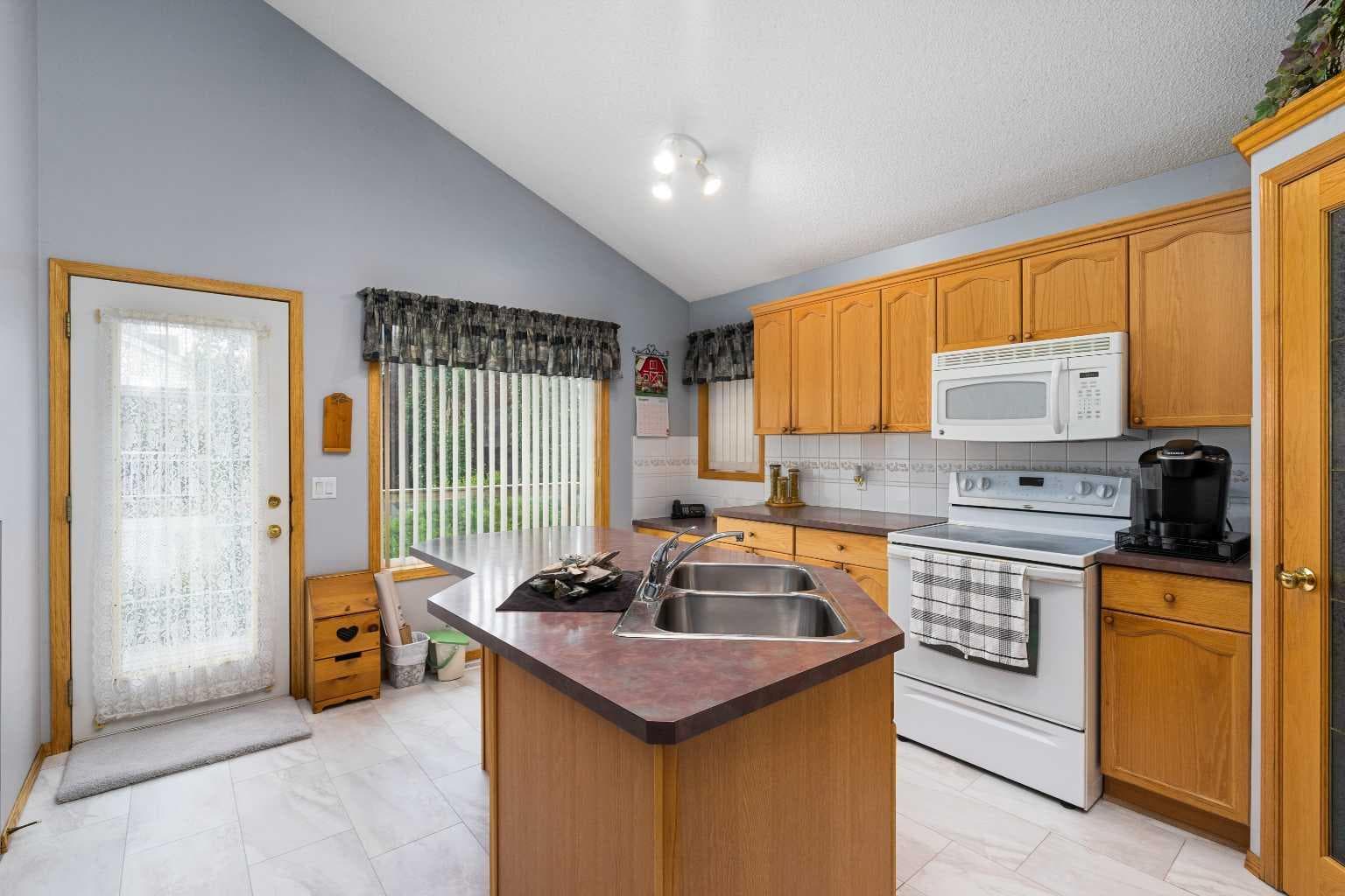 83 Silver Creek Boulevard NW