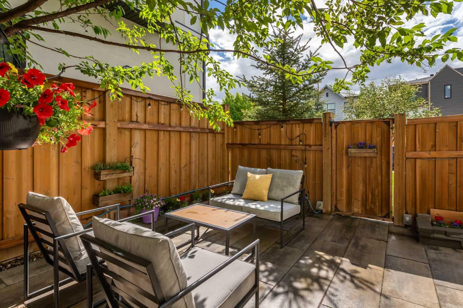 2002 35 Street SW