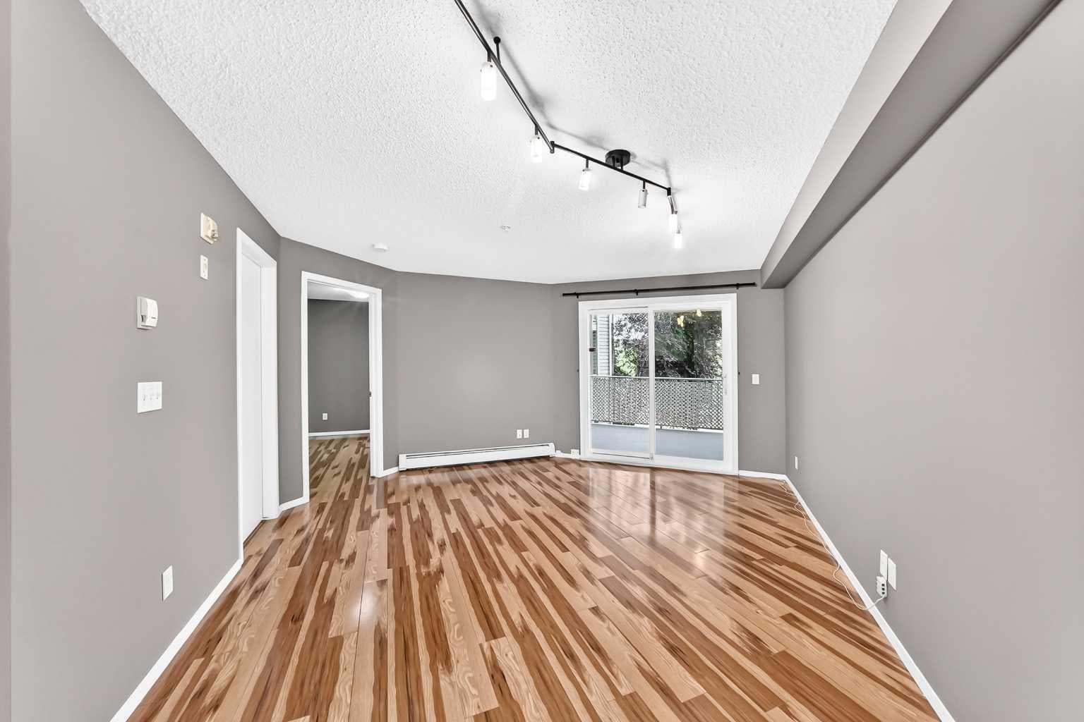 5208A, 604 8 Street SW