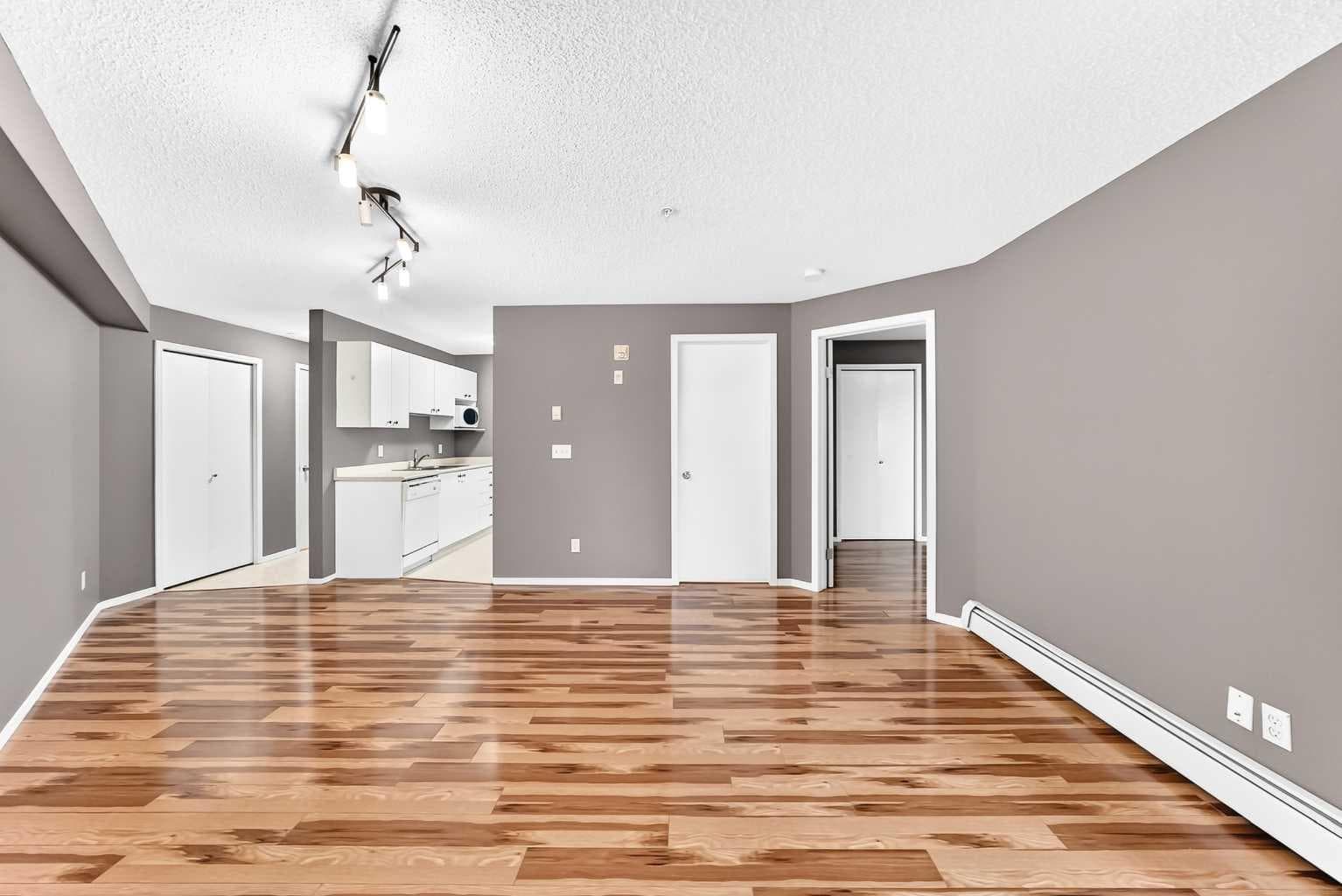 5208A, 604 8 Street SW