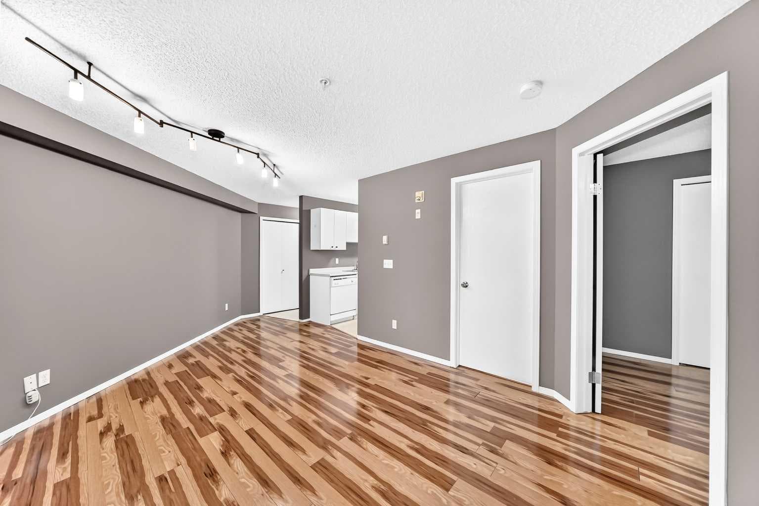 5208A, 604 8 Street SW