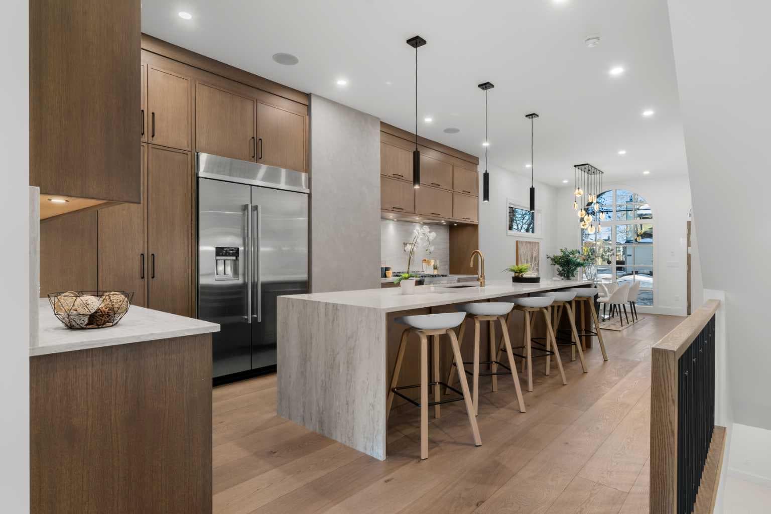 4316 17 Street SW