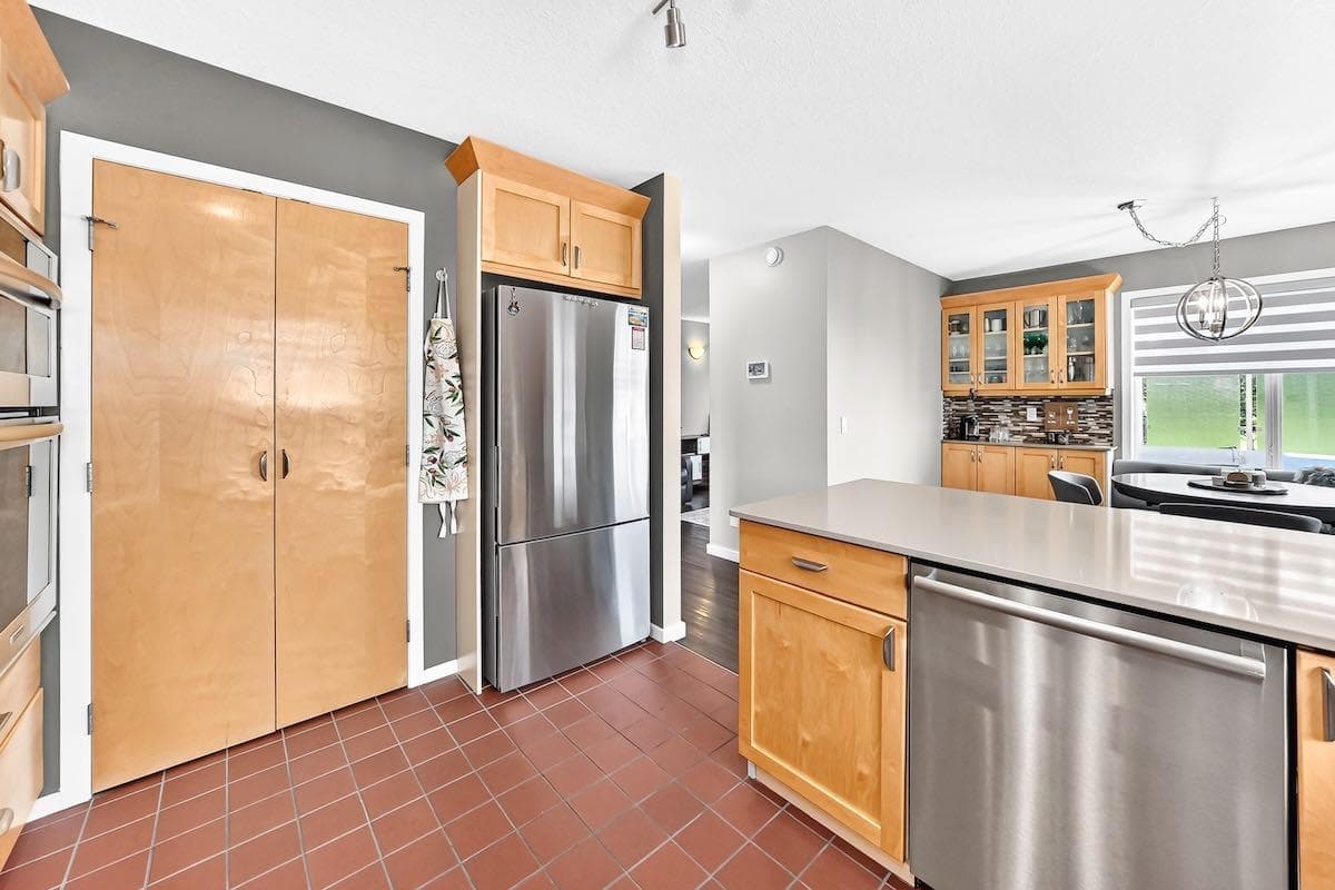 331 Royal Birch View NW