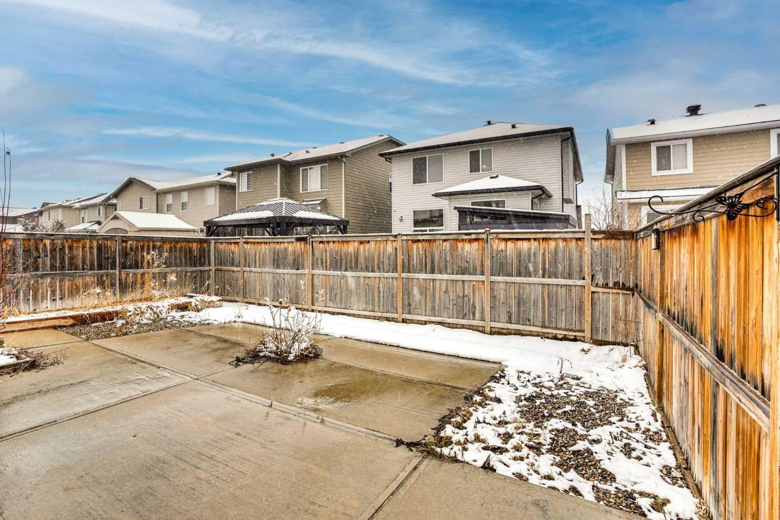 31 Skyview Shores Gardens NE