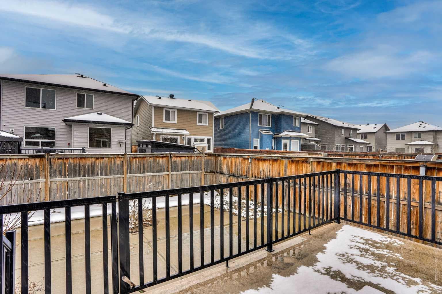 31 Skyview Shores Gardens NE
