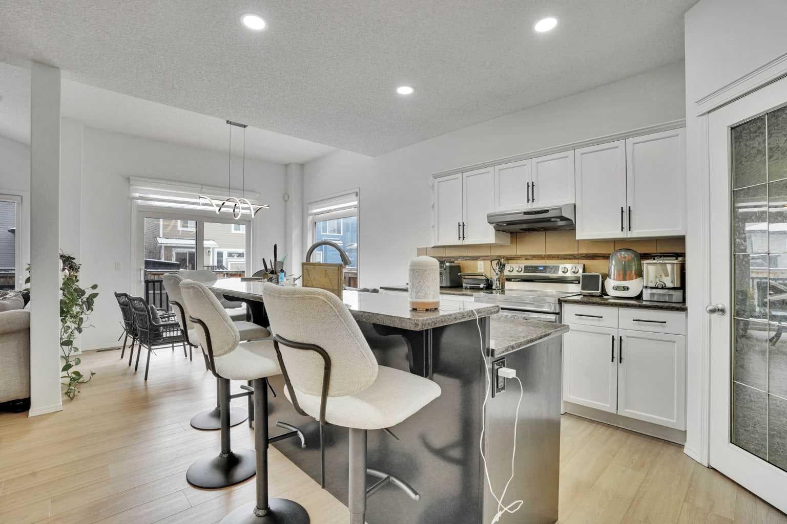 31 Skyview Shores Gardens NE