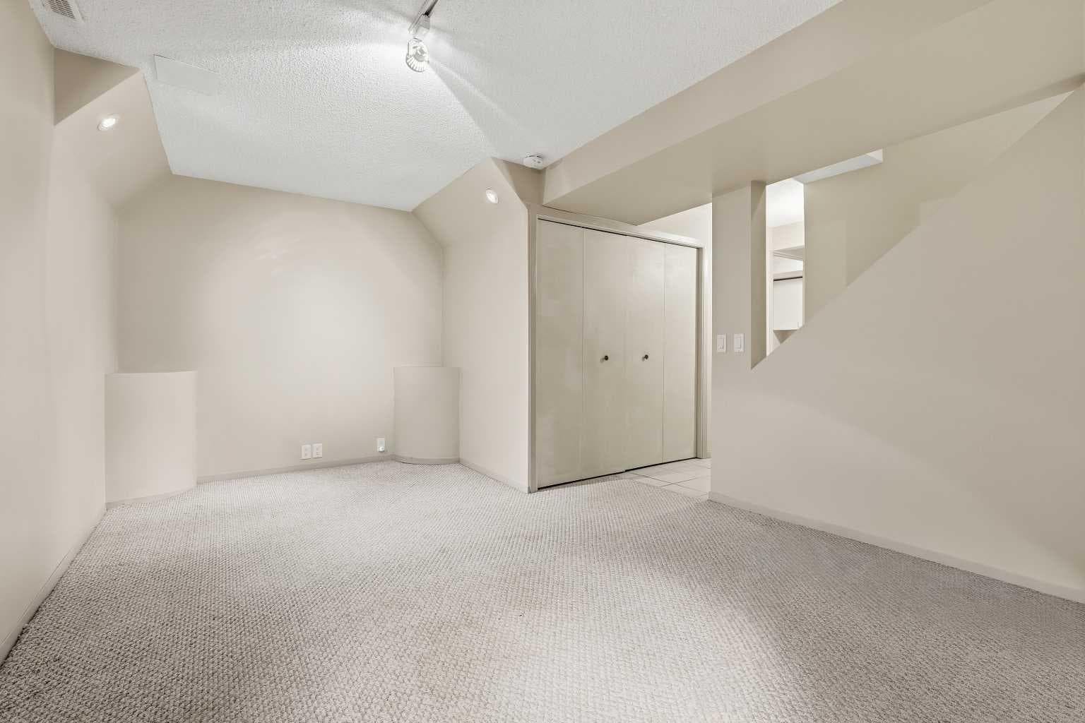 224, 999 Canyon Meadows Drive SW
