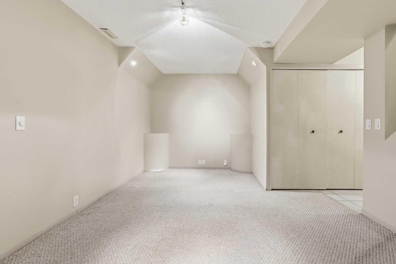 224, 999 Canyon Meadows Drive SW