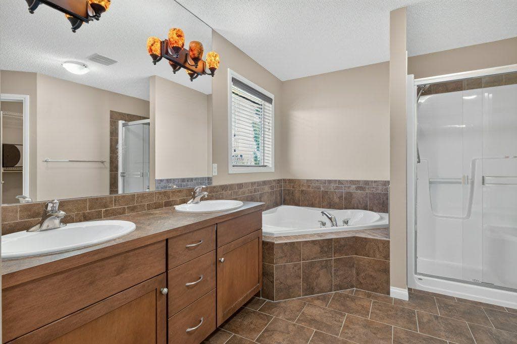164 ASPENMERE Close 
