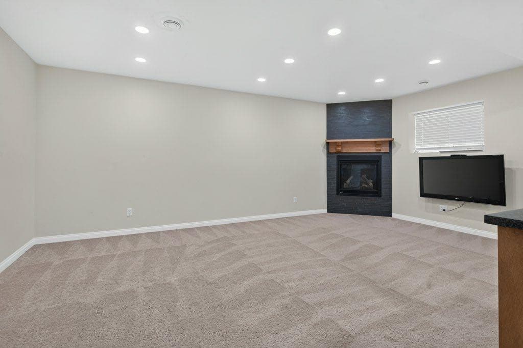 164 ASPENMERE Close 