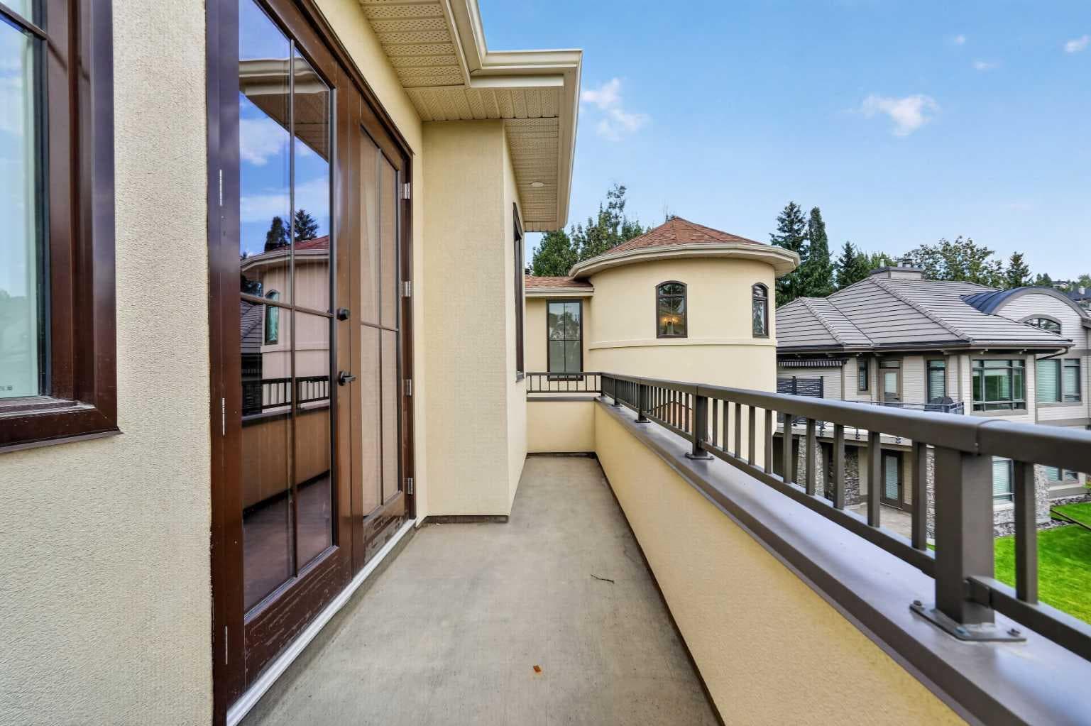 8 Spring Valley Lane SW