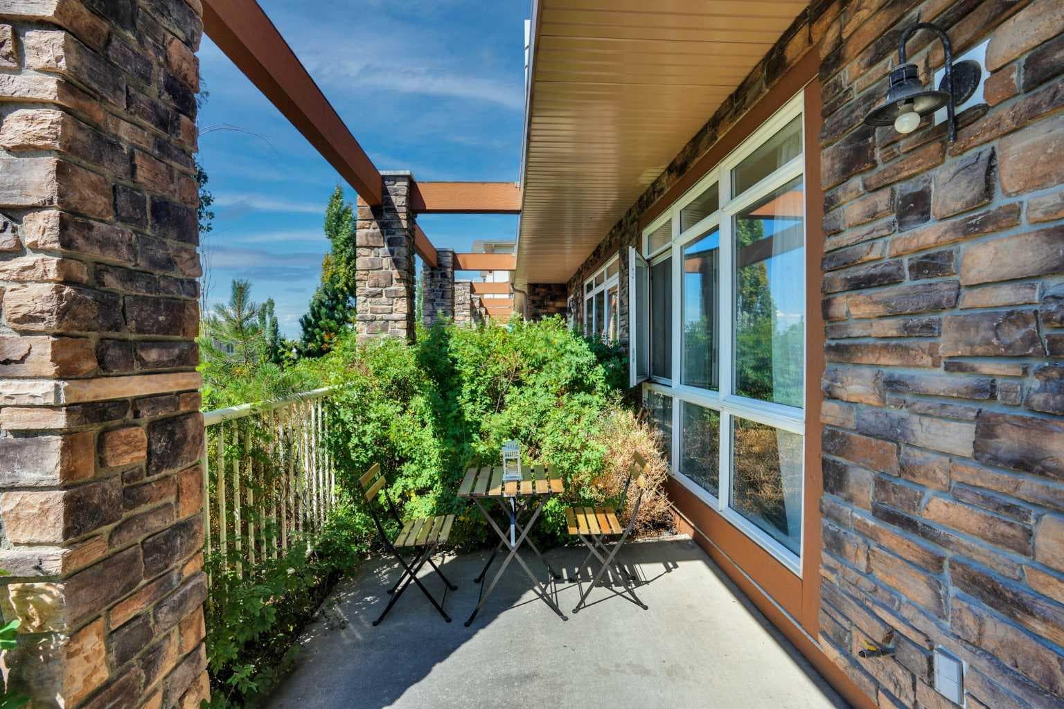 5, 148 Rockyledge View NW