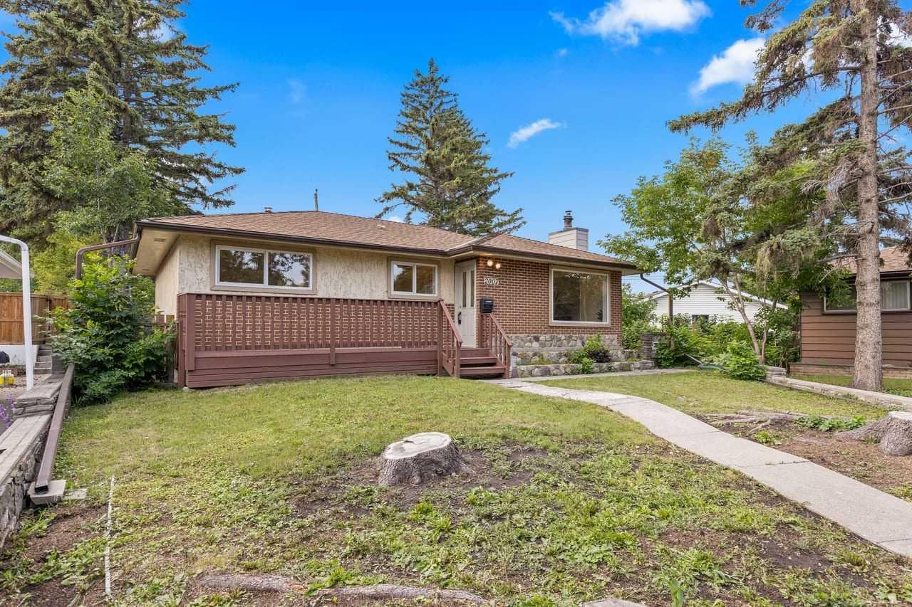 2007 Cottonwood Crescent SE
