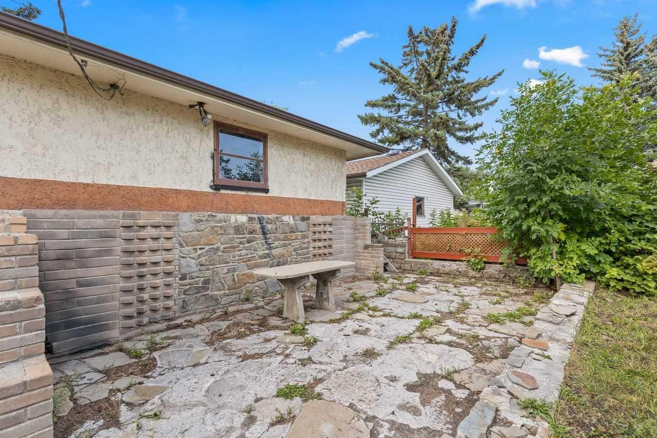 2007 Cottonwood Crescent SE