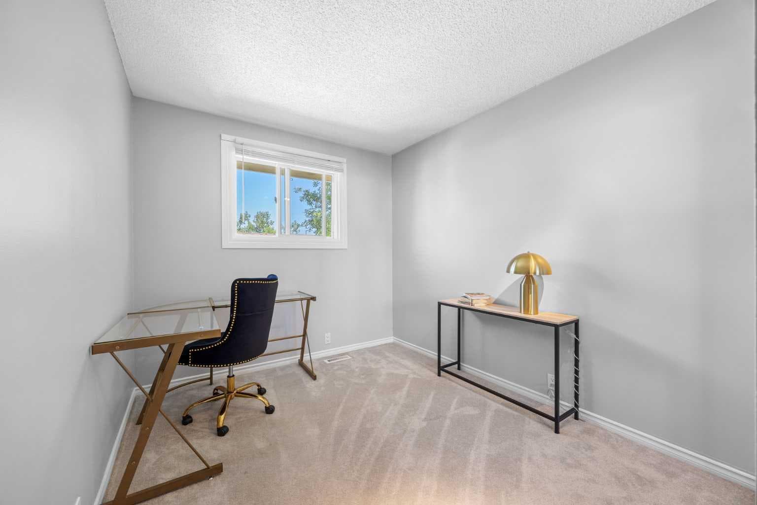 75 Woodhill Court SW